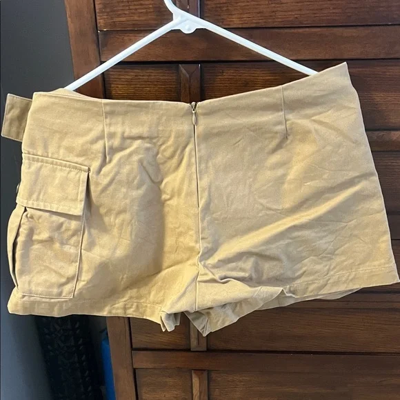 Zara Beige Women's Belted Cargo Skorts - Picture 2 of 3